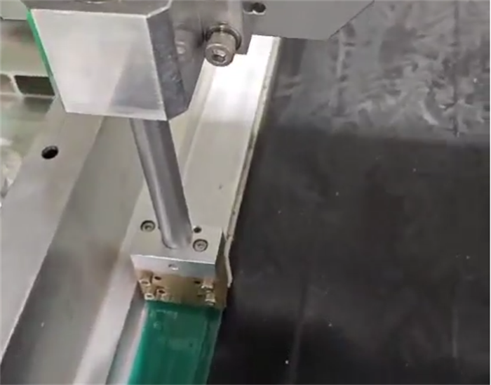 PACK箱体刮胶设备