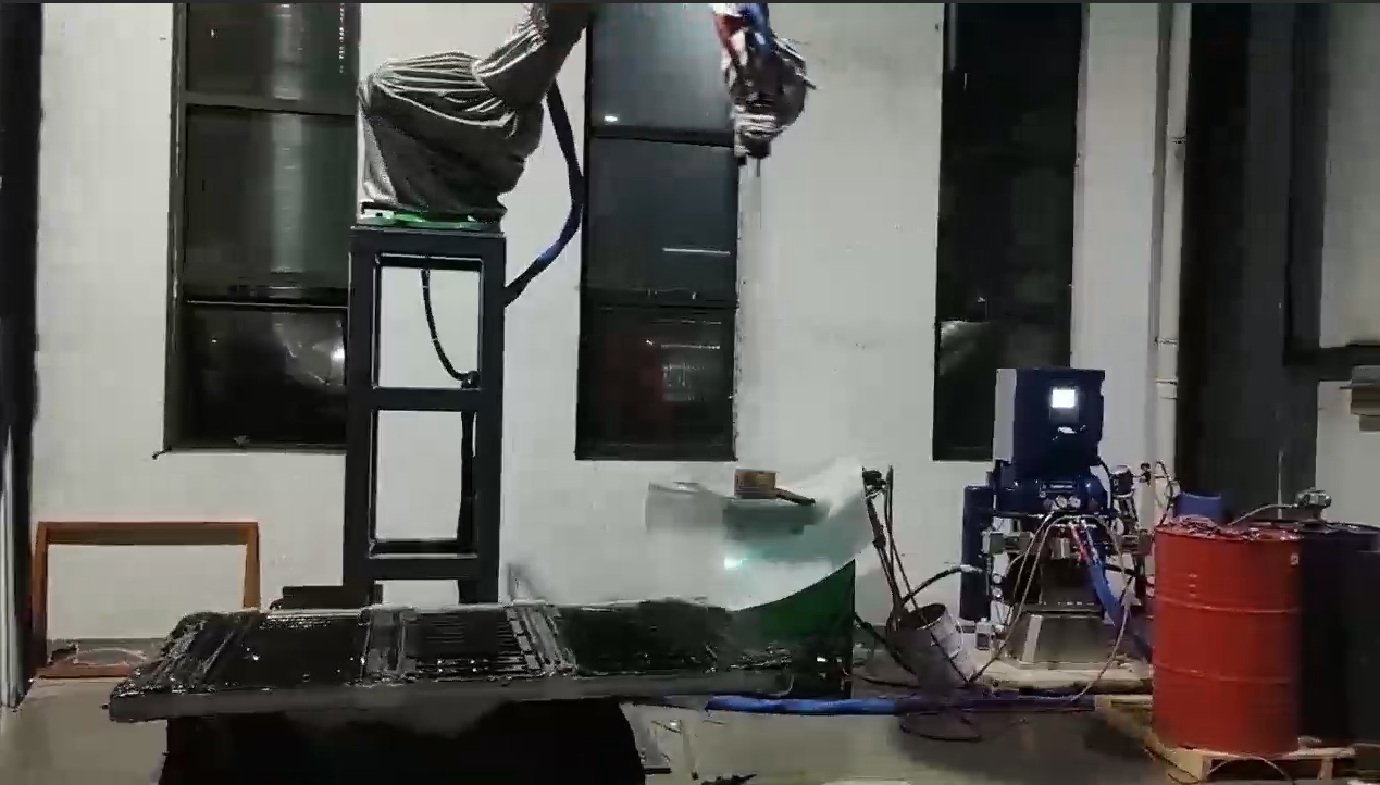 储能液冷板喷胶